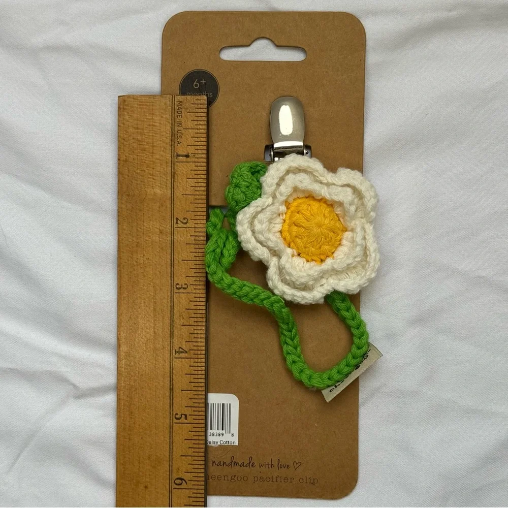 Hand Made Yarn Flower Pacifier Binki Clip - Cheengo, Baby Shower Gift, Nursery